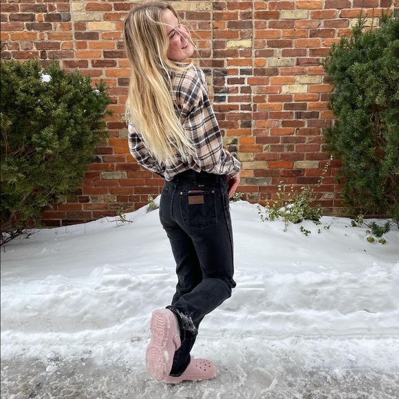 Meet your Posher, Cynthia - Picture 1 of 1